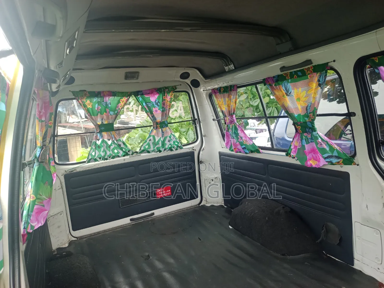 Mitsubishi Delica 2011 Yellow