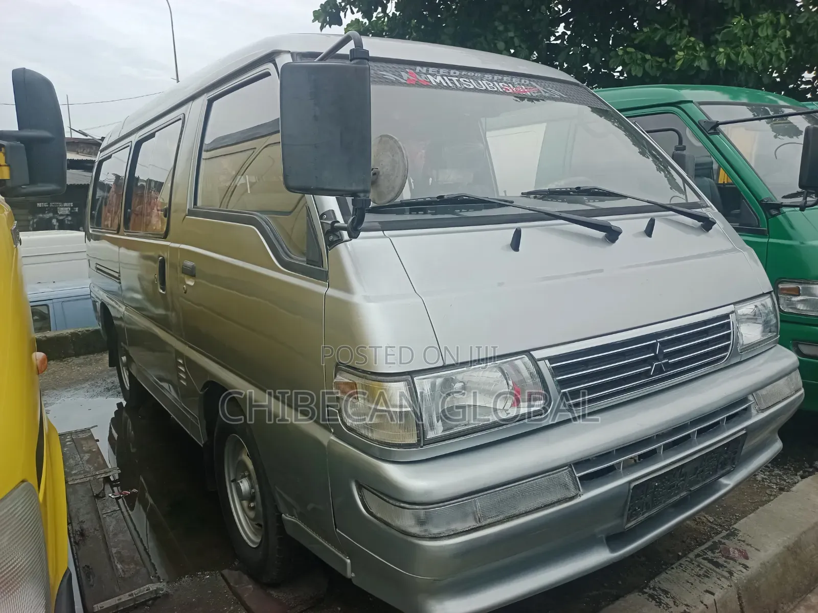 Mitsubishi Delica 2009 Blue