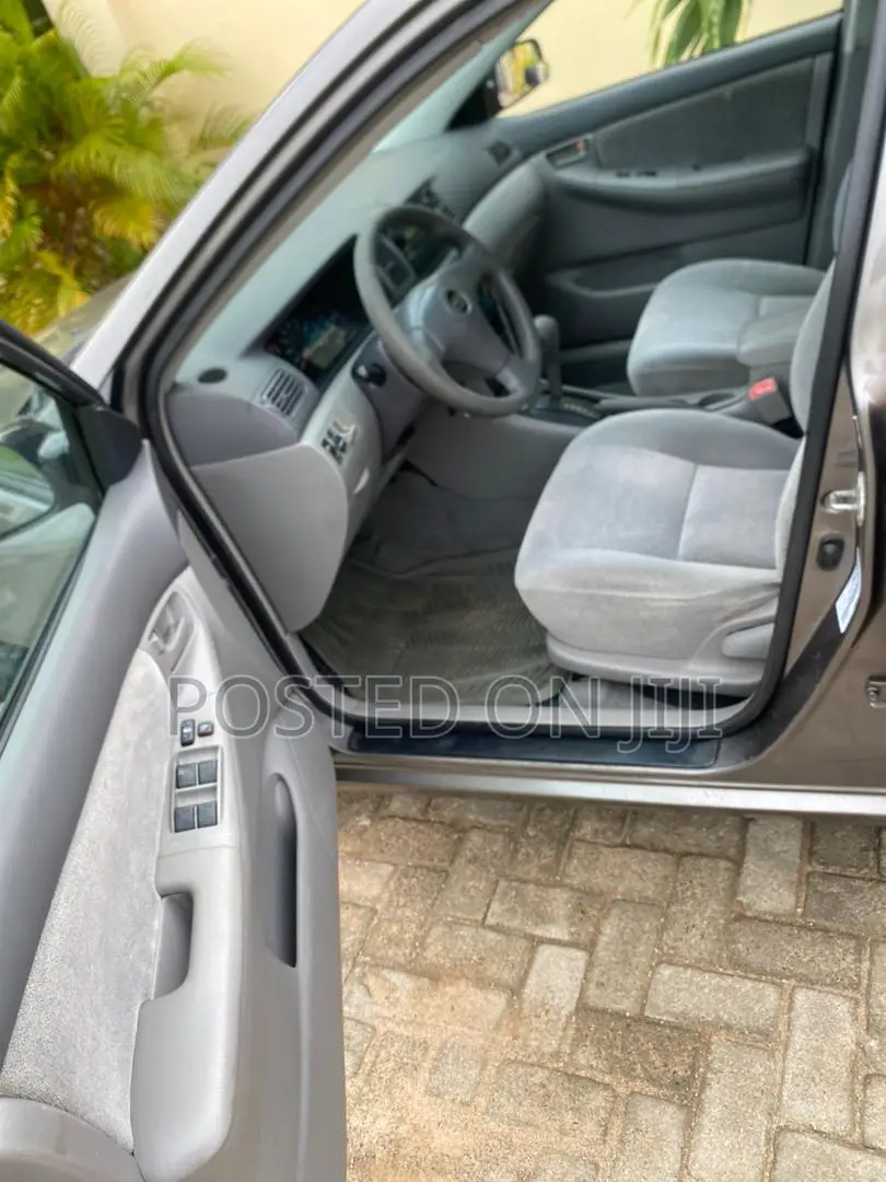 Toyota Corolla LE 2004 Gray