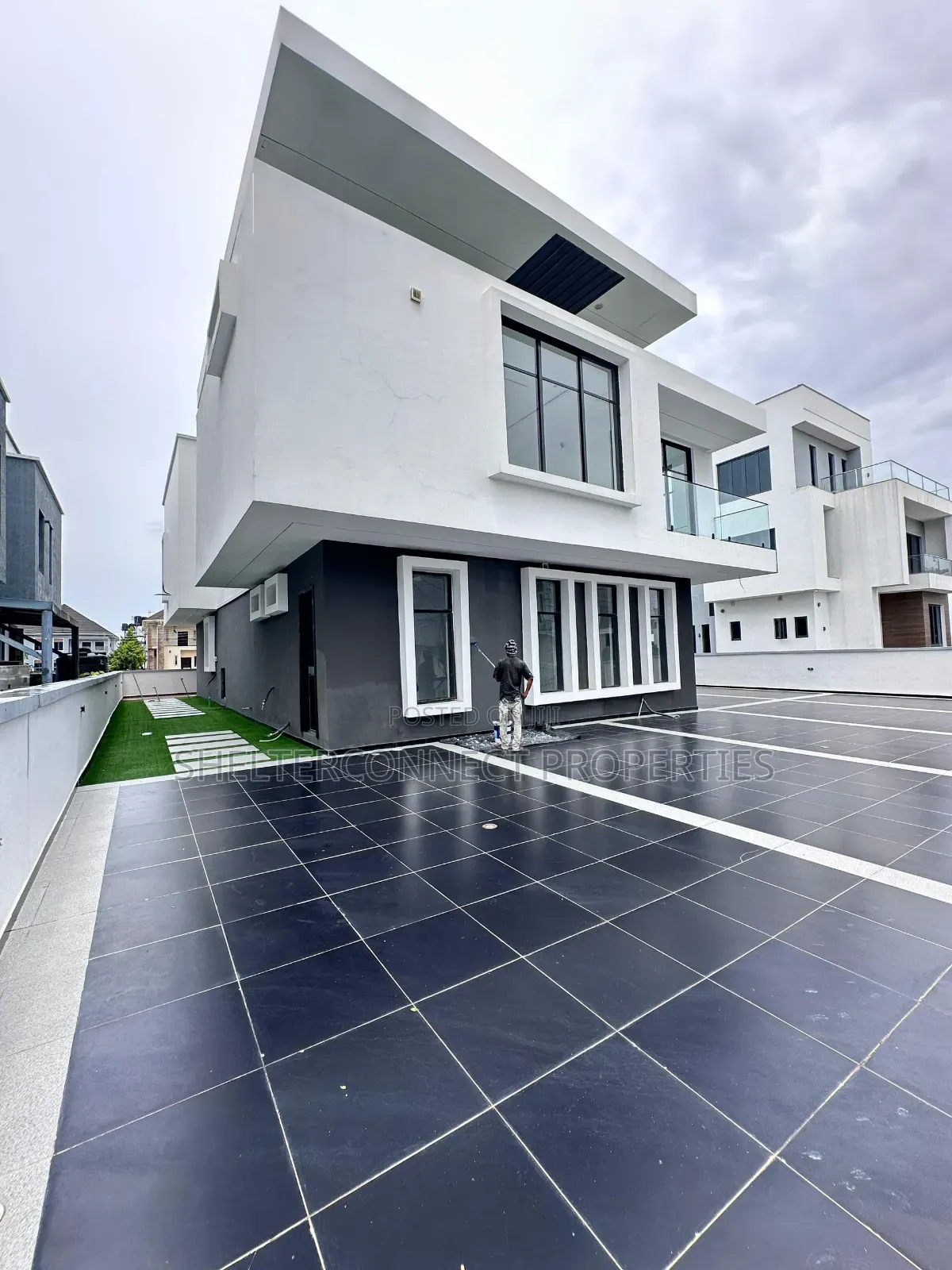 5bdrm Duplex in Lekki Expressway for sale