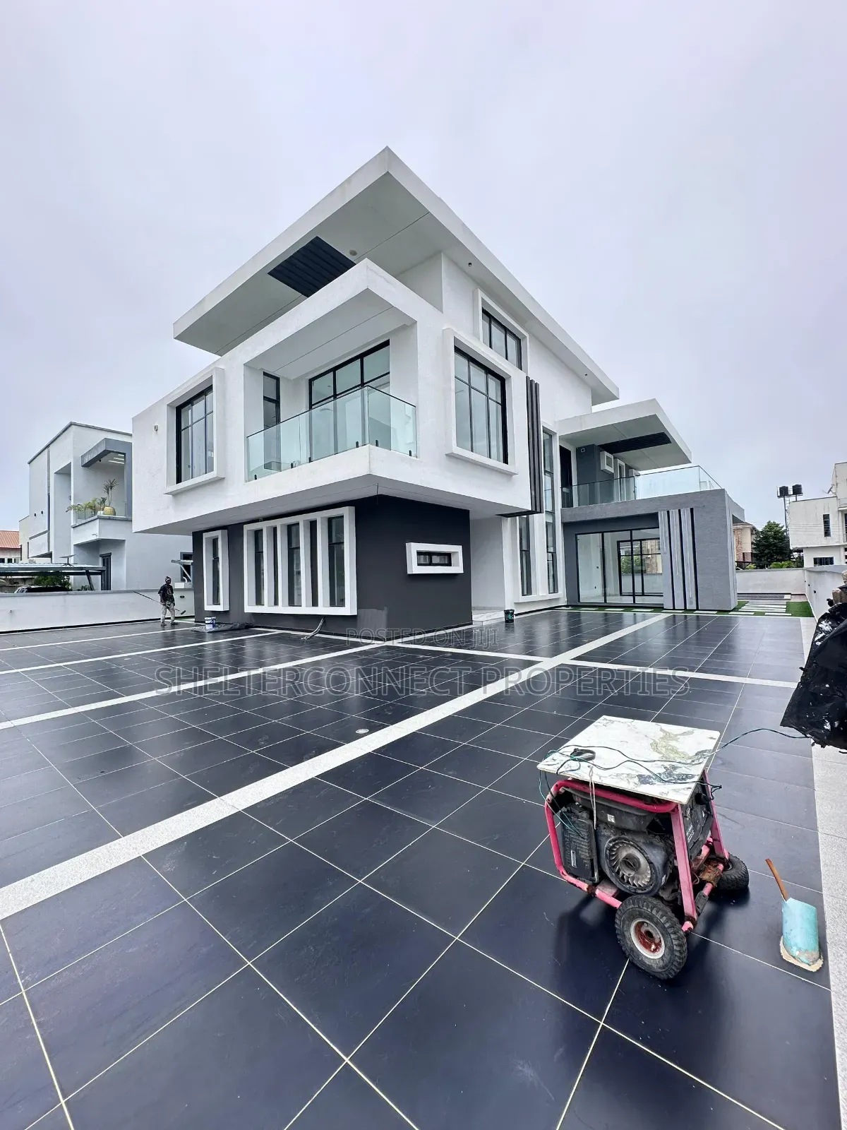 5bdrm Duplex in Lekki Expressway for sale