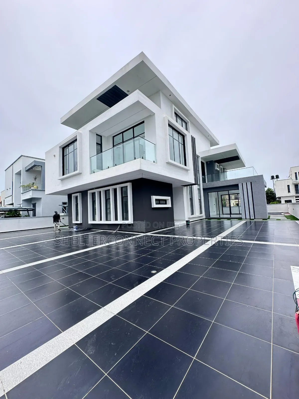 5bdrm Duplex in Lekki Expressway for sale