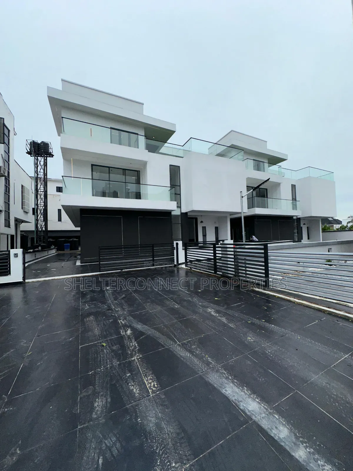 5bdrm Duplex in Lekki Expressway for sale