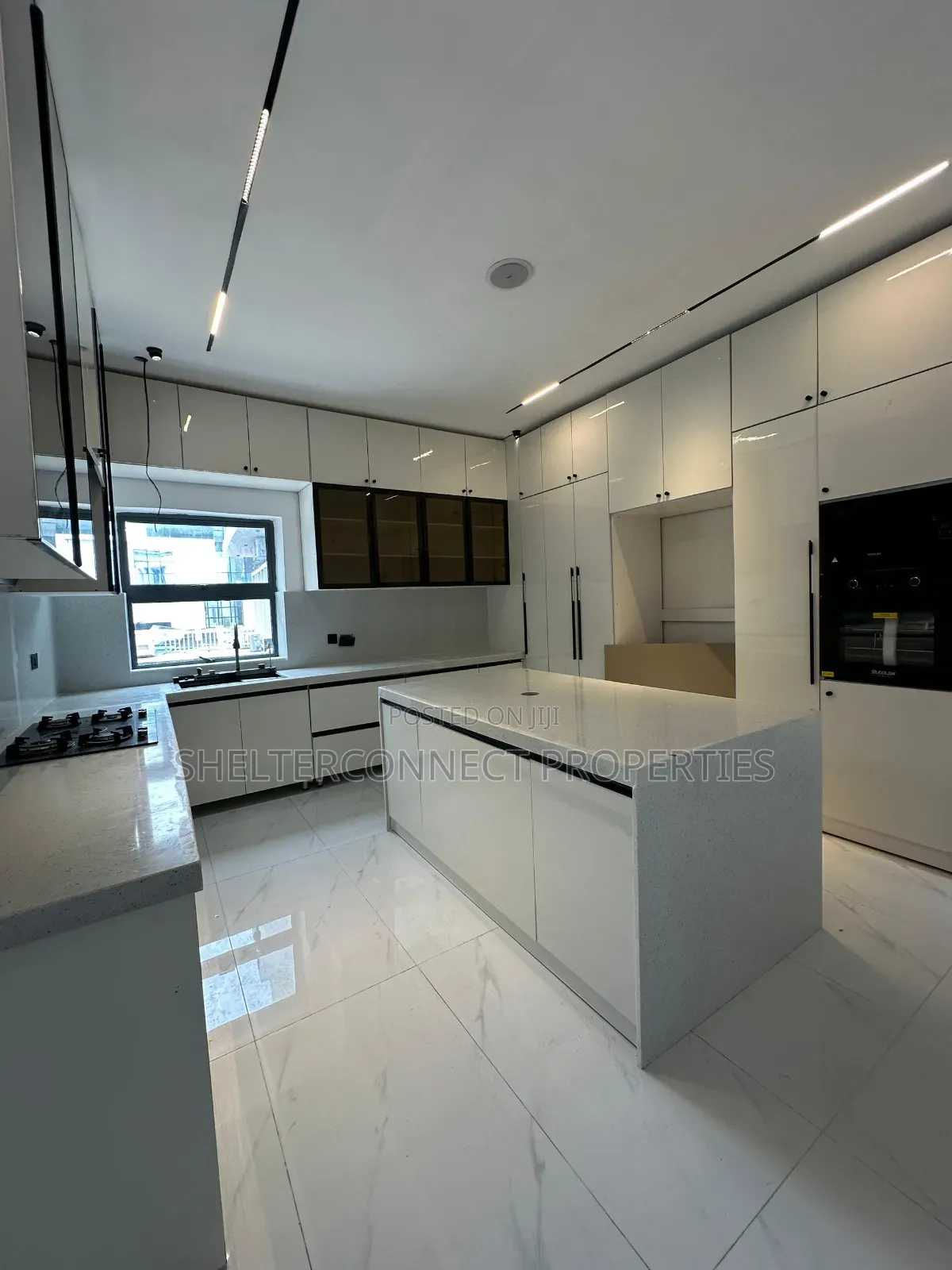 5bdrm Duplex in Lekki Expressway for sale