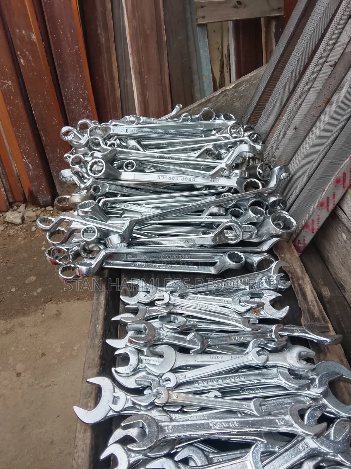 Set of Spanners