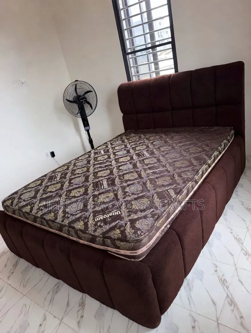 4/Half by 6 Bedframe