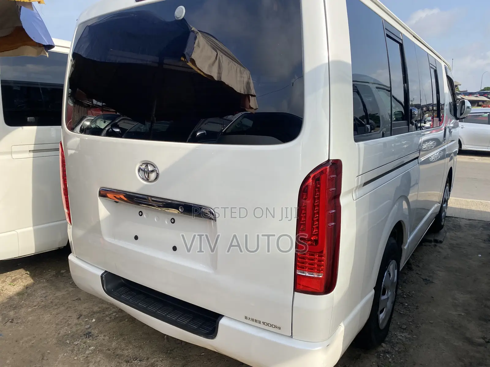 Toyota HiAce 2013 White