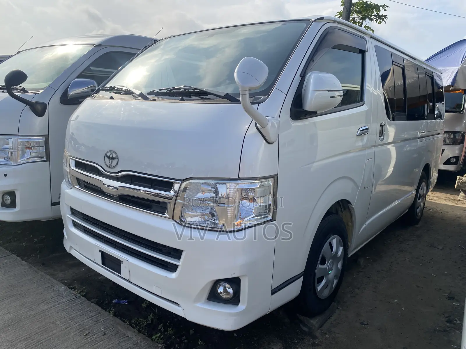 Toyota HiAce 2013 White