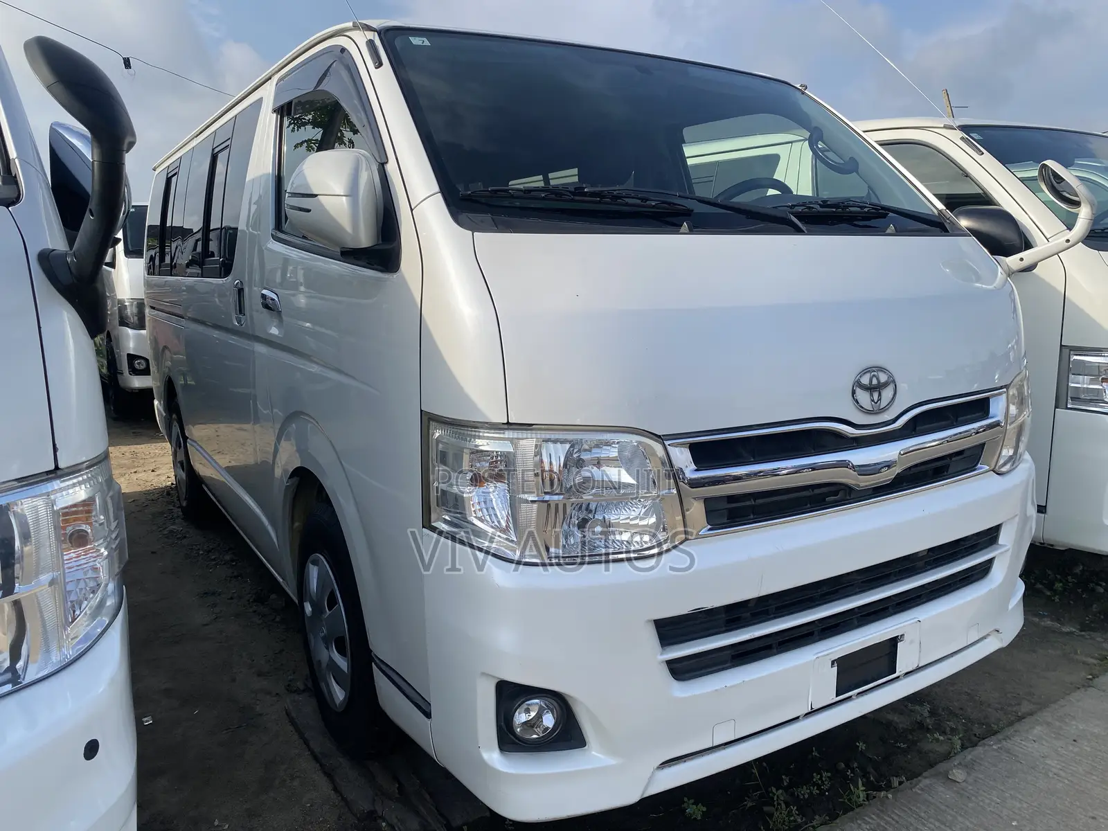Toyota HiAce 2013 White