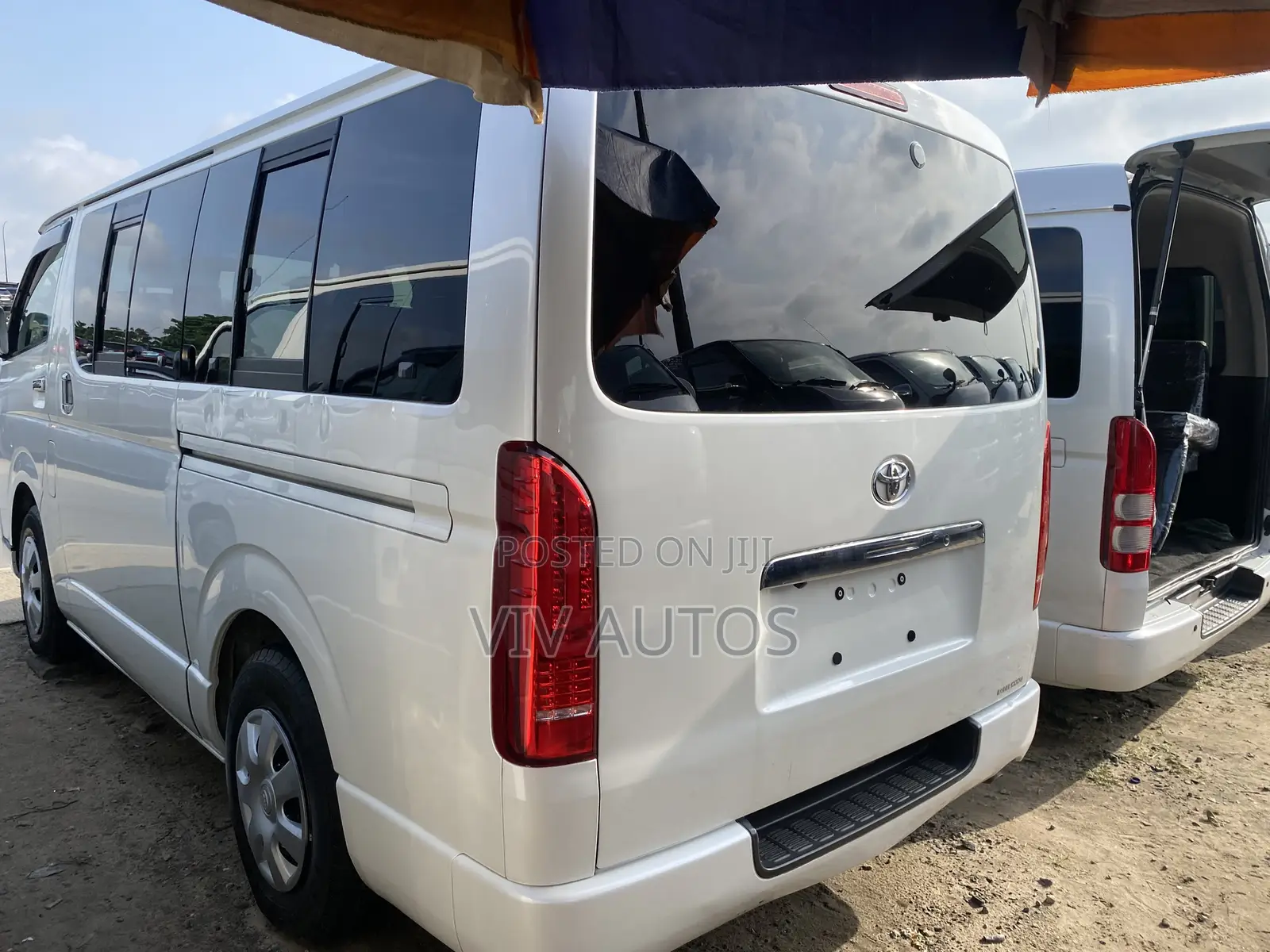Toyota HiAce 2013 White