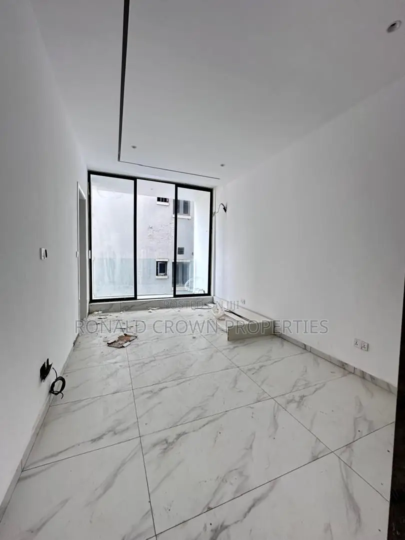 2bdrm Apartment in Lekki Phase 1 for sale