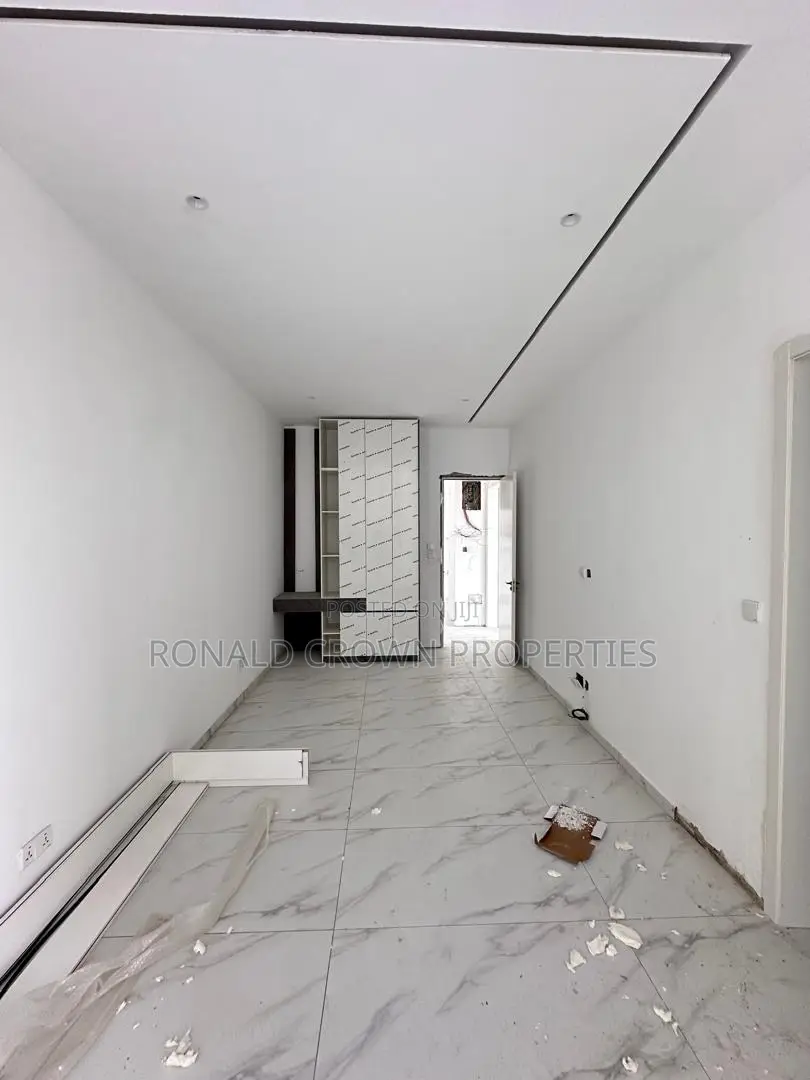 2bdrm Apartment in Lekki Phase 1 for sale