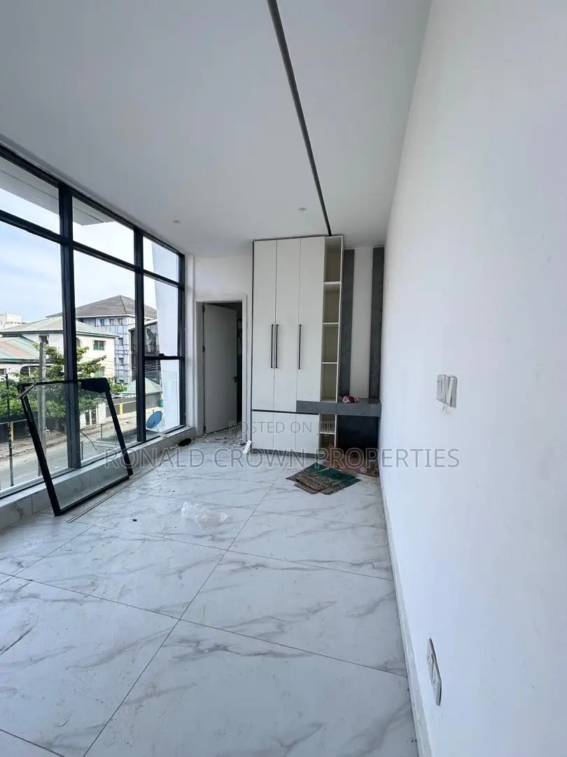2bdrm Apartment in Lekki Phase 1 for sale
