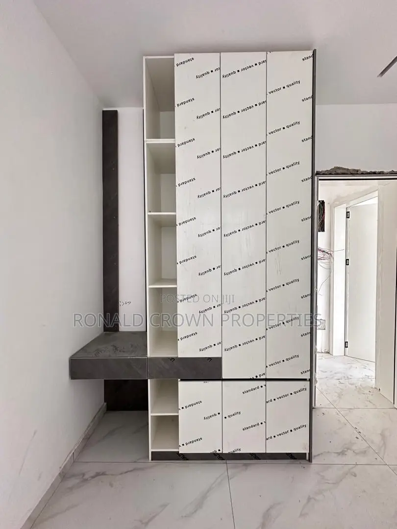 2bdrm Apartment in Lekki Phase 1 for sale