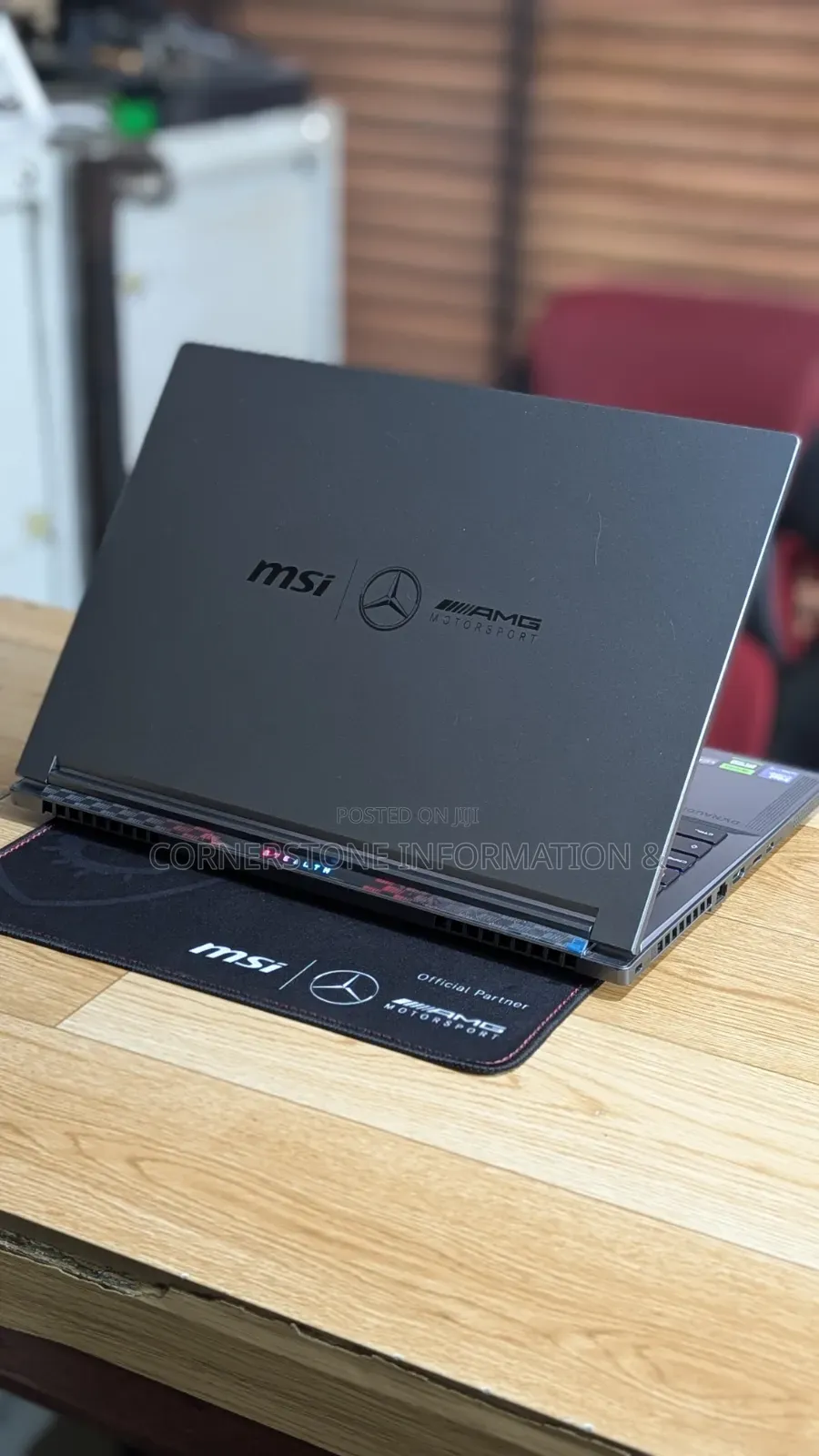 Laptop MSI Stealth 16 Studio A13VG 32GB Intel Core Ultra 9 SSD 2T