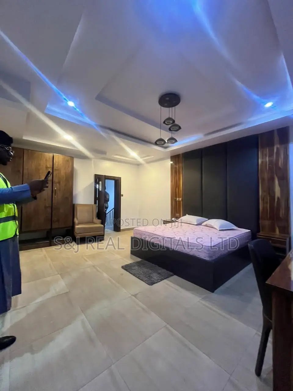 Furnished 4bdrm Duplex in FHA for sale
