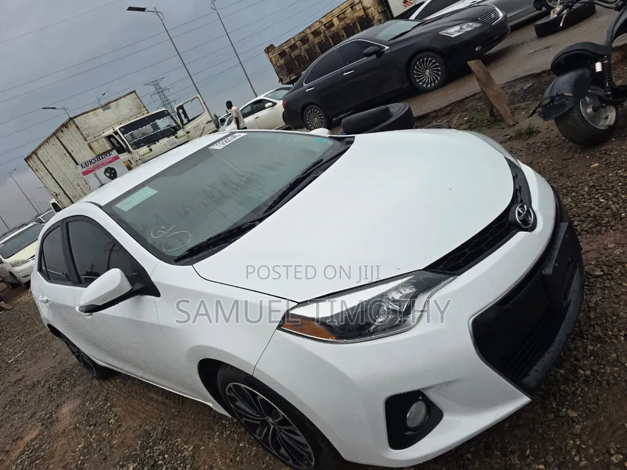 Toyota Corolla S 4dr Sedan (1.8L 4cyl CVT) 2015 White