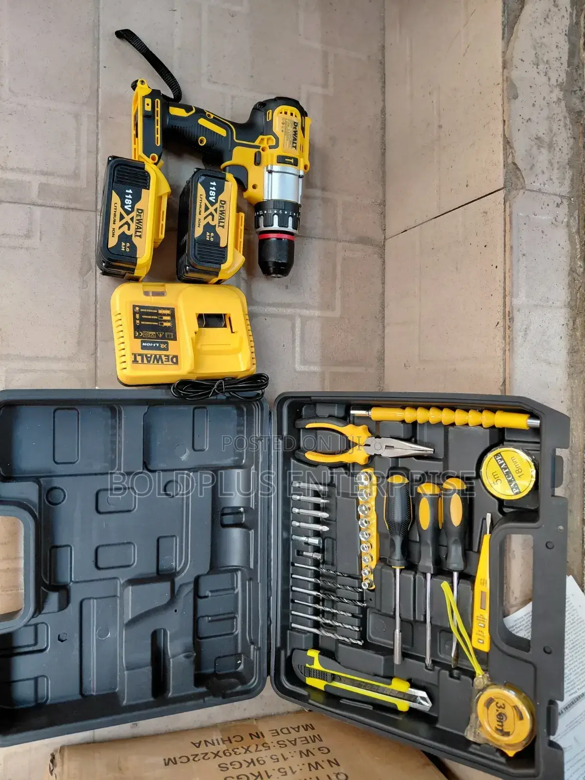 118 Volt Dewalt Heavy Duty Screwing/Drilling/Concrete Breaking Machine