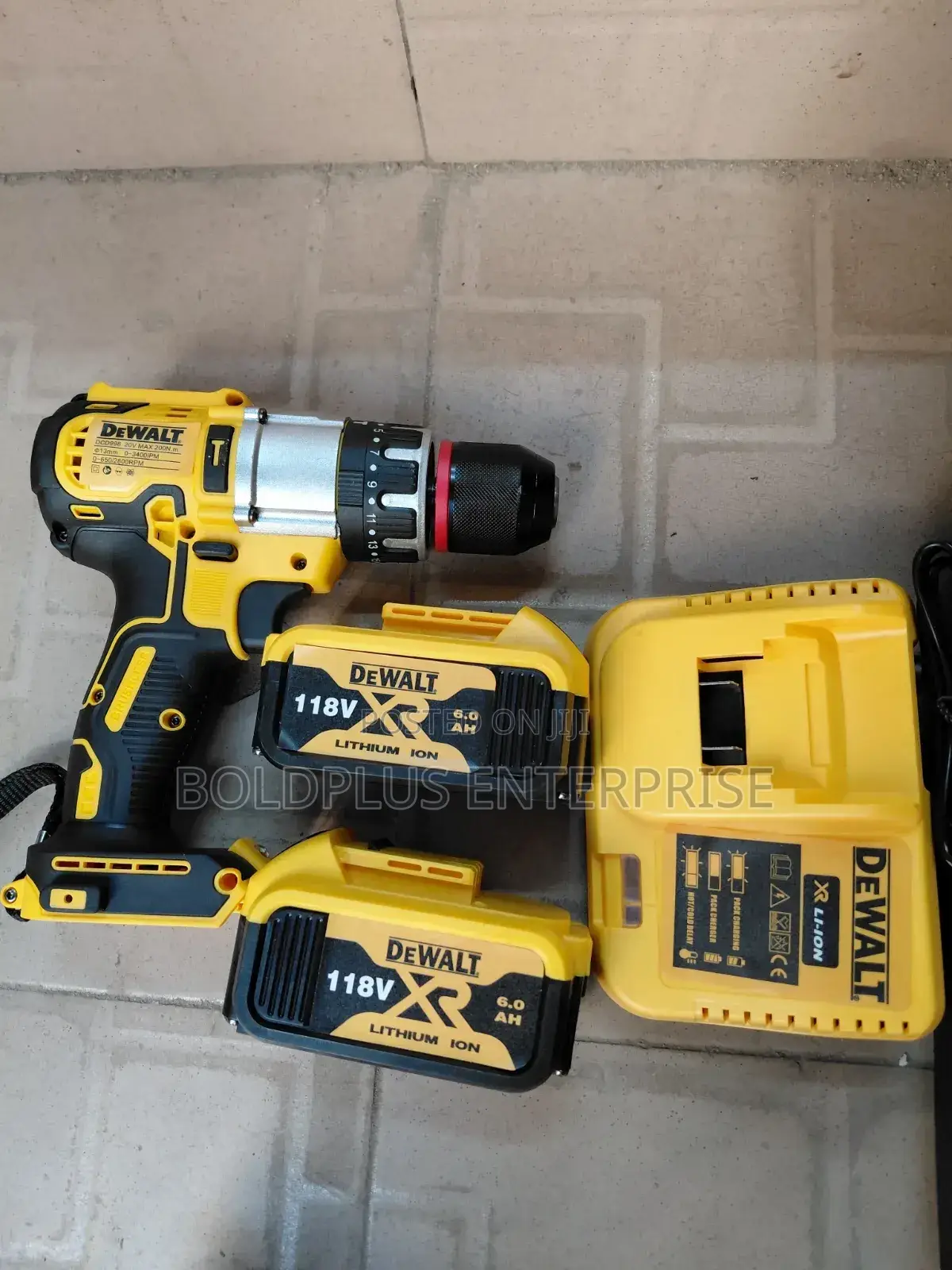 118 Volt Dewalt Heavy Duty Screwing/Drilling/Concrete Breaking Machine