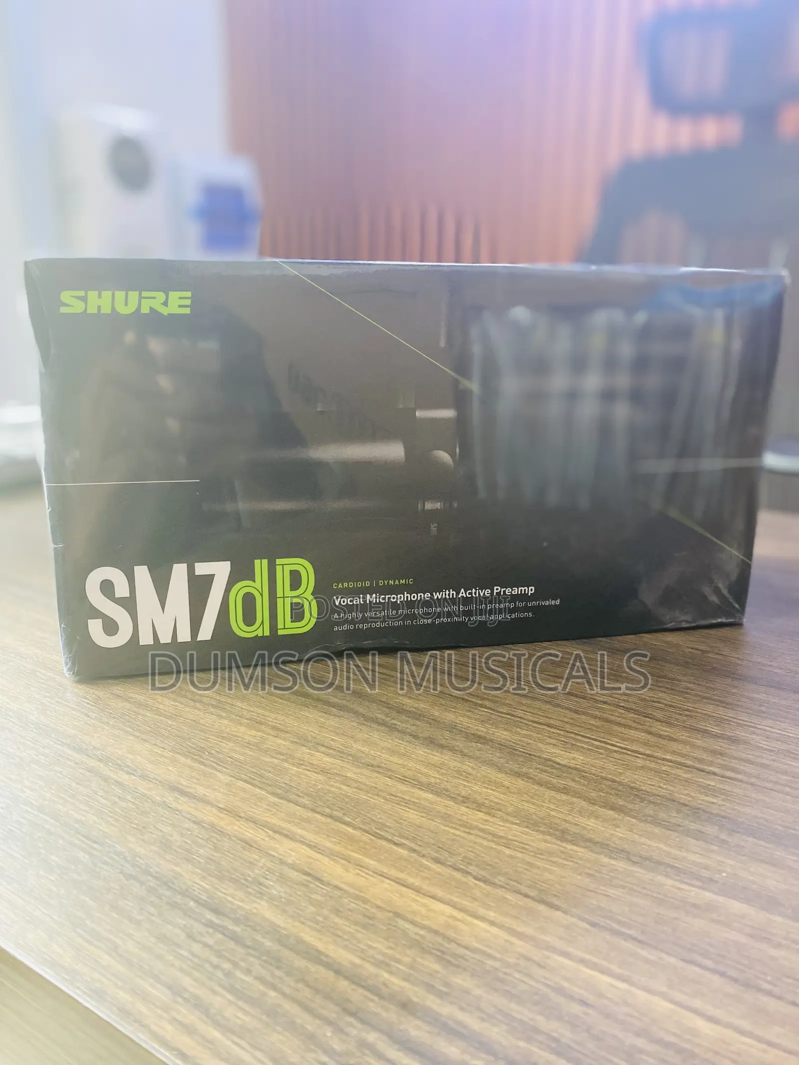 Shure Sm7db Dynamic Vocal Microphone and Broadcast Arm Kit
