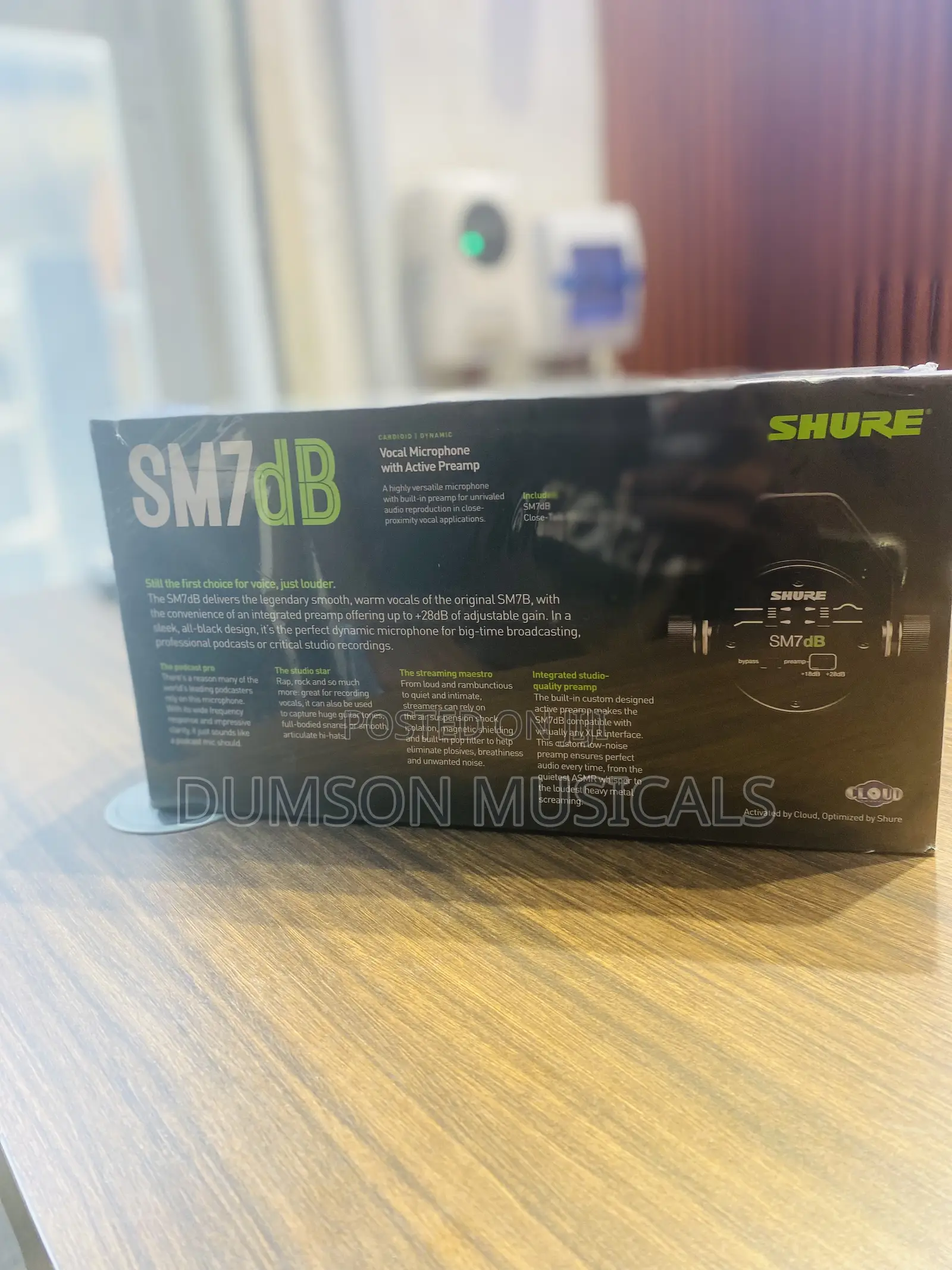 Shure Sm7db Dynamic Vocal Microphone and Broadcast Arm Kit