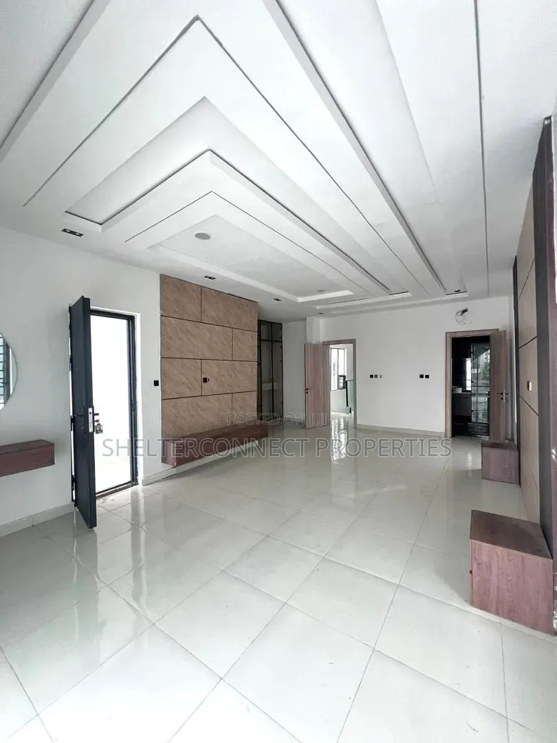 5bdrm Duplex in Lekki Expressway for sale