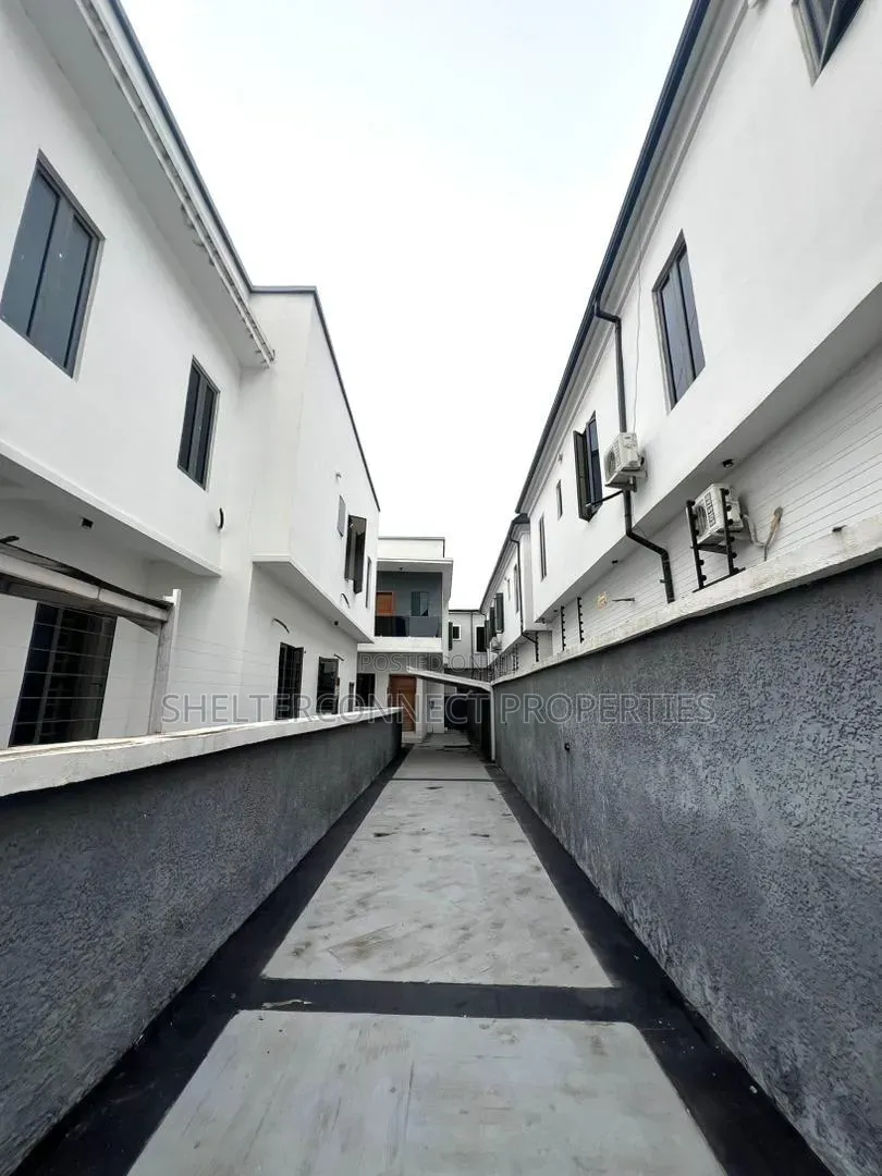 5bdrm Duplex in Lekki Expressway for sale