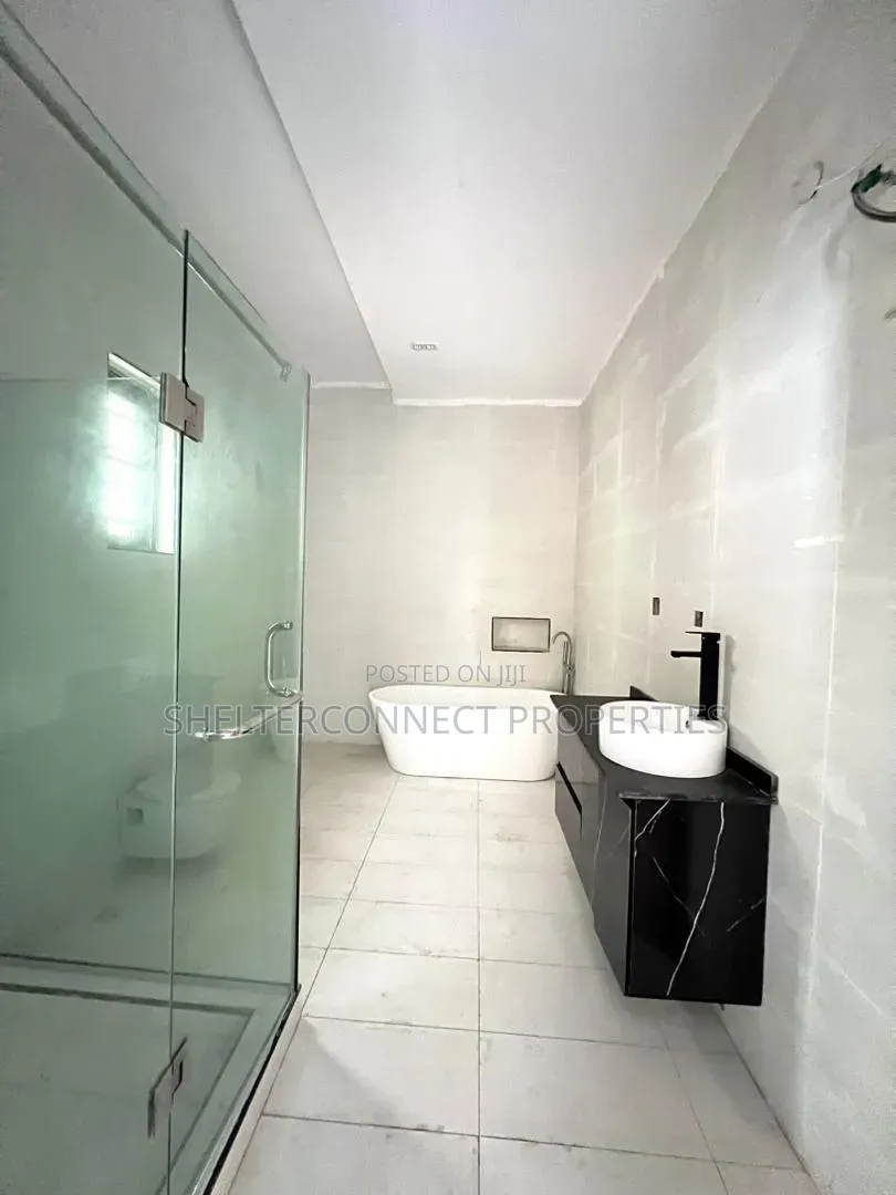 5bdrm Duplex in Lekki Expressway for sale