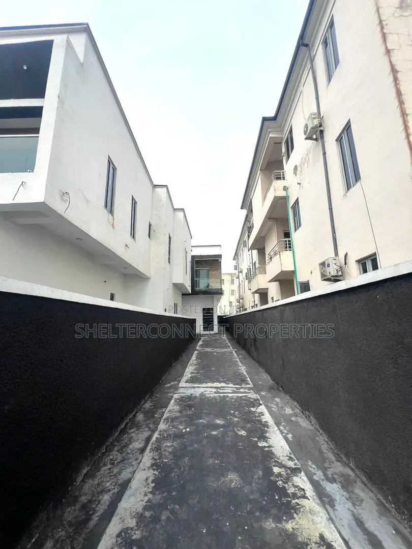 4bdrm Duplex in Lekki Expressway for sale