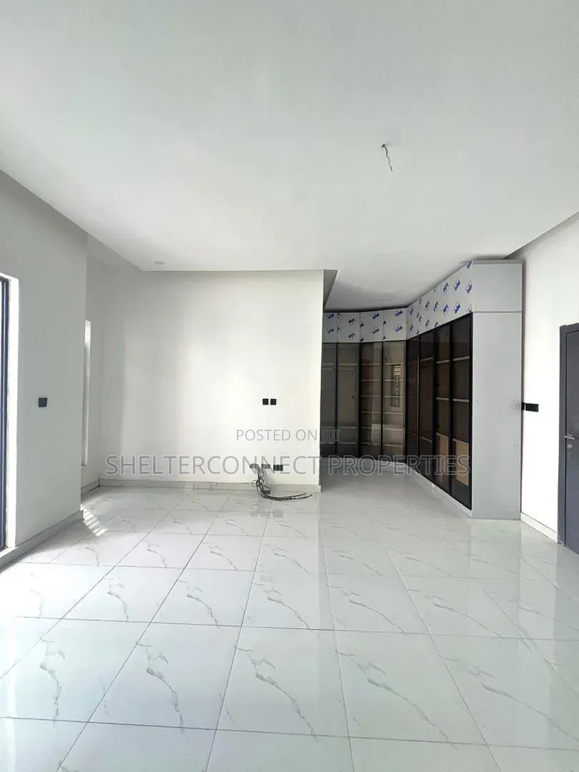 4bdrm Duplex in Lekki Expressway for sale