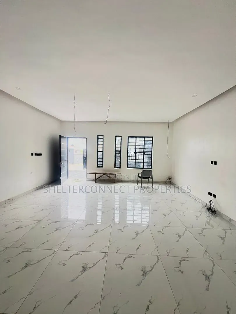 5bdrm Duplex in Lekki Expressway for sale
