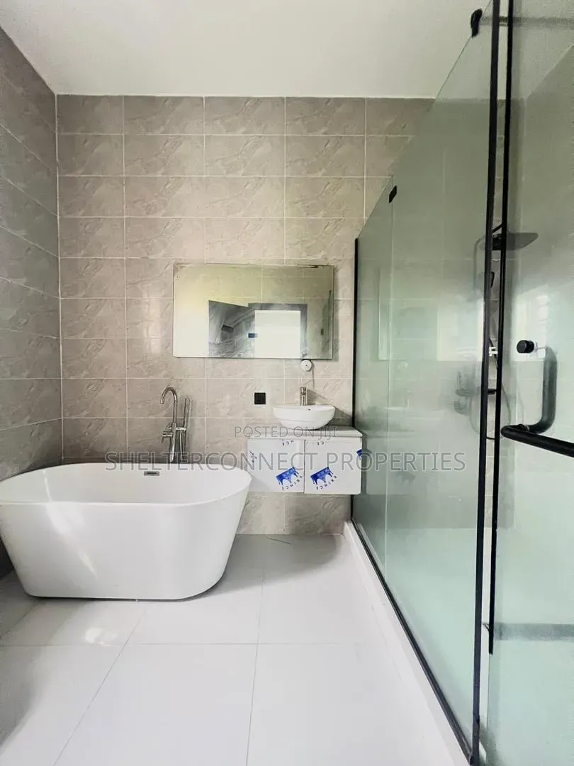 5bdrm Duplex in Lekki Expressway for sale