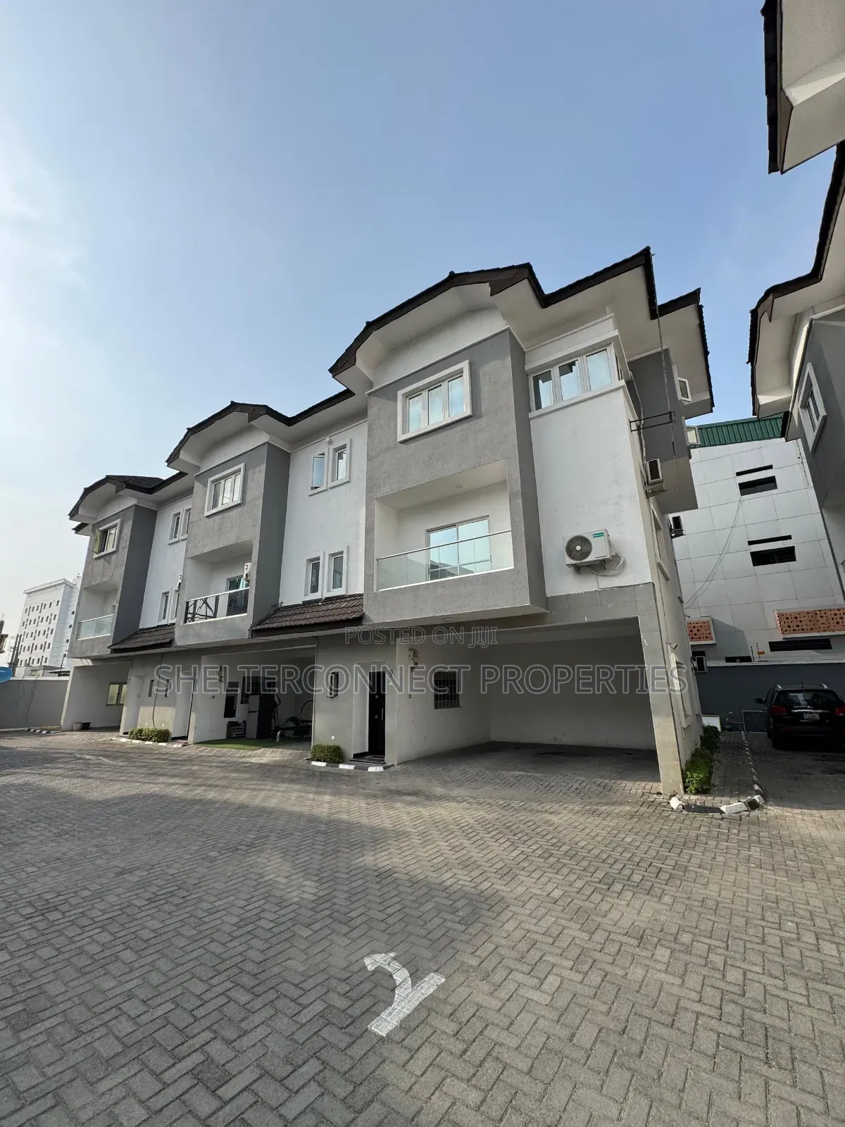3bdrm Duplex in Lekki Phase 1 for sale