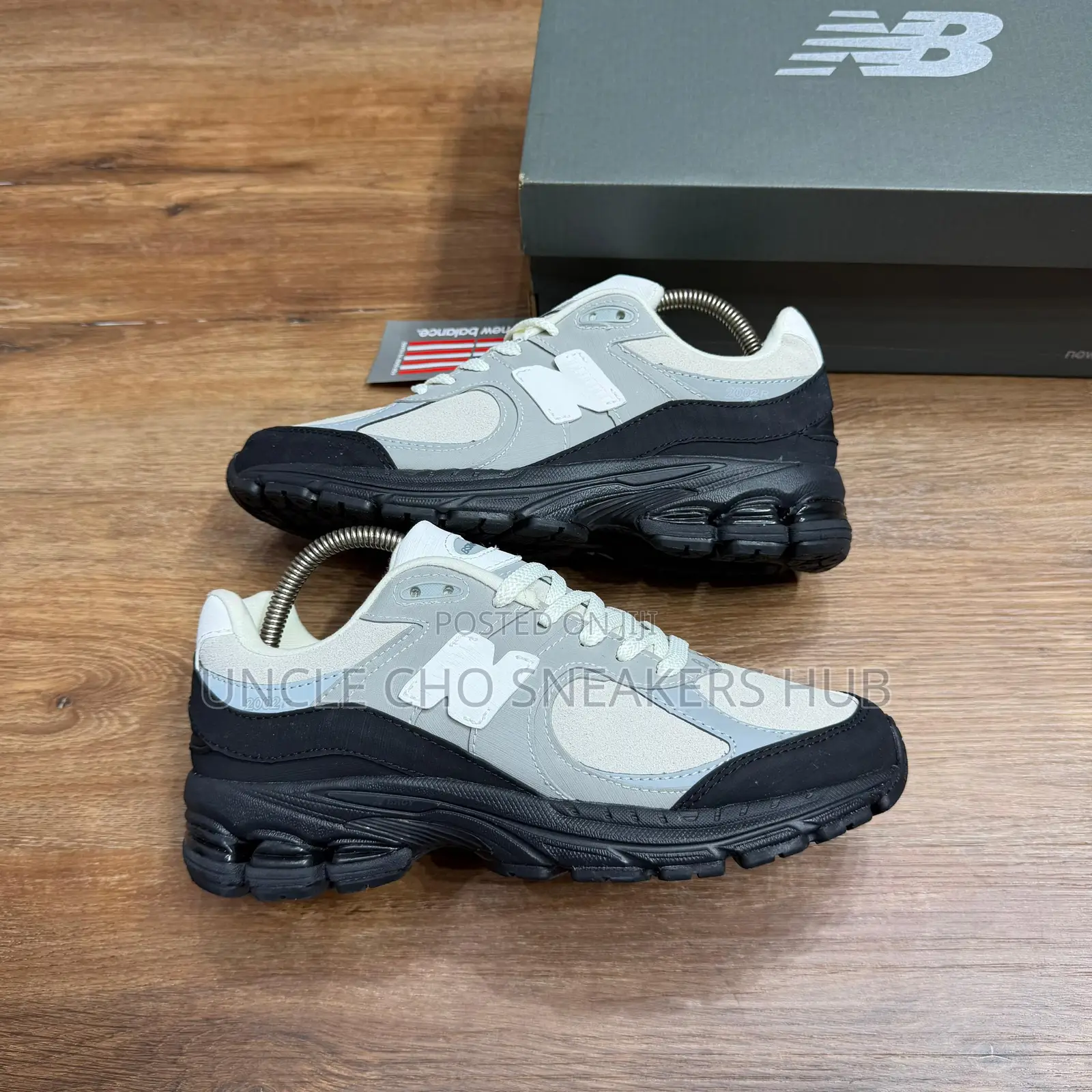 New Balance 2002r