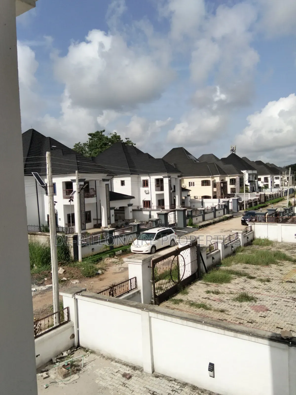 5bdrm Duplex in New Owerri Inside A for sale