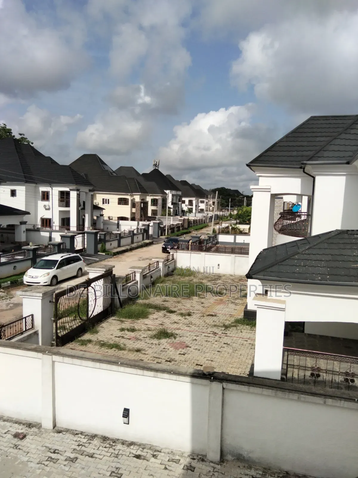 5bdrm Duplex in New Owerri Inside A for sale
