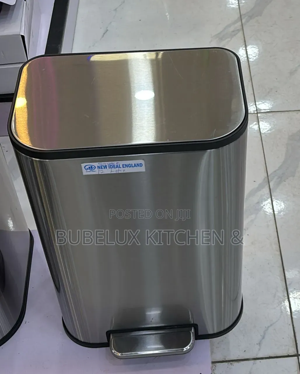 Stainless Steel Pedal Dustbin - 12l*