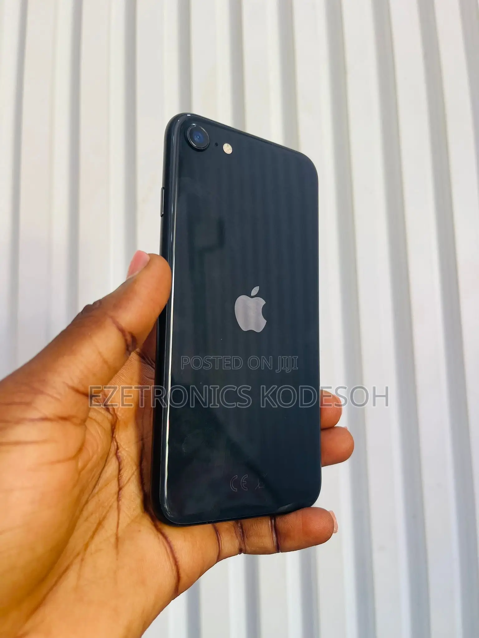 Apple iPhone SE (2020) 64 GB Black