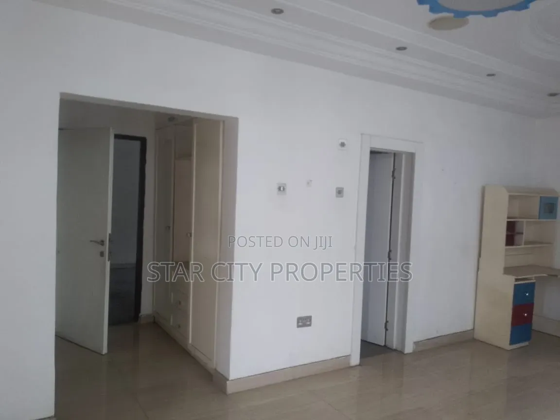 7bdrm Duplex in Ikeja Gra for rent
