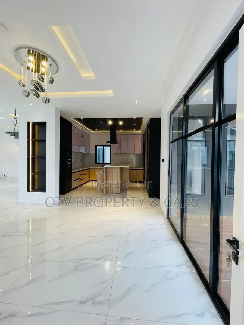 Furnished 5bdrm Duplex in Lekki Phase 2 for sale