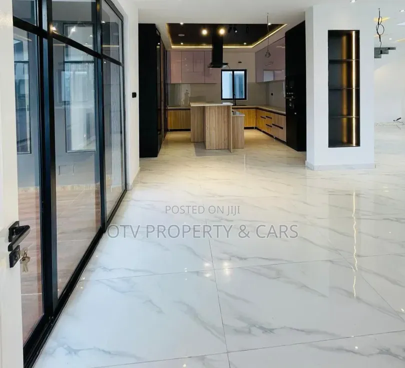 Furnished 5bdrm Duplex in Lekki Phase 2 for sale