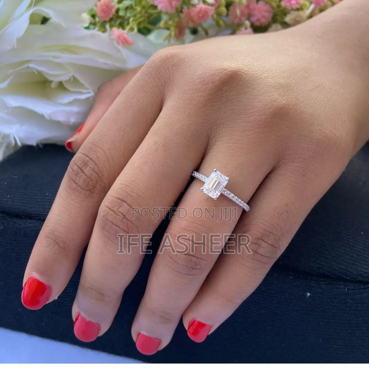 Beautiful Simple Ladies Silver Mossanite Diamond Stone Proposal Ring