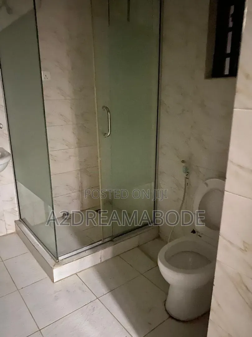 4bdrm Duplex in Magodo Phase 1 for rent