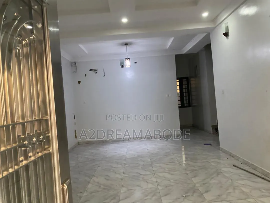 4bdrm Duplex in Magodo Phase 1 for rent