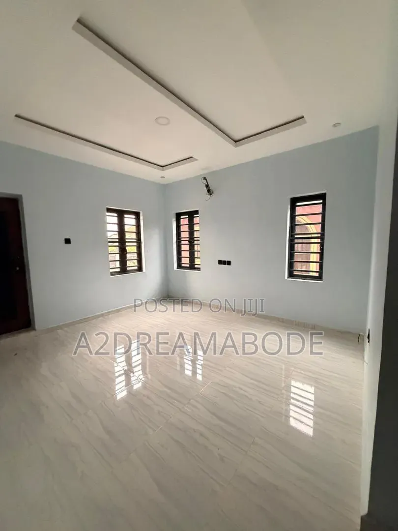 5bdrm Duplex in Magodo Phase 1 for sale