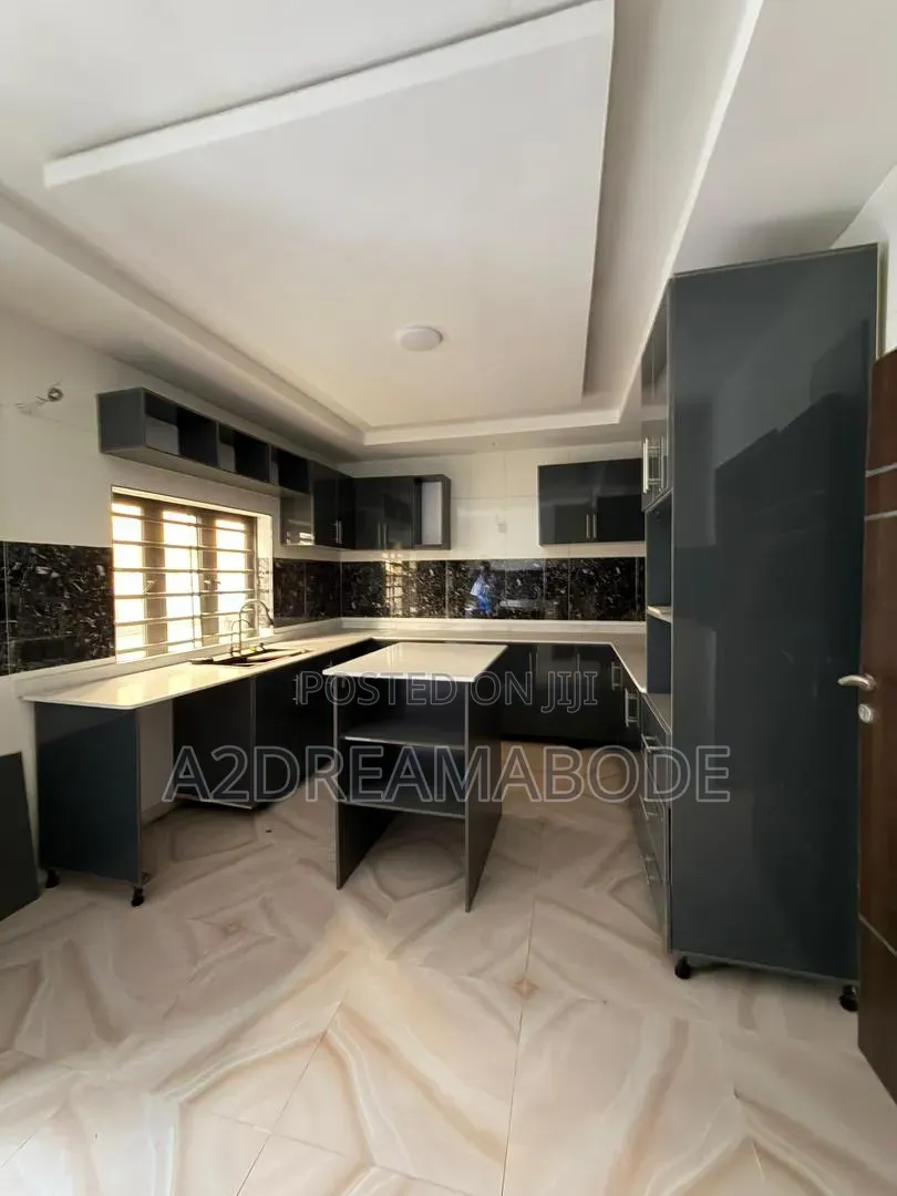 5bdrm Duplex in Magodo Phase 1 for sale