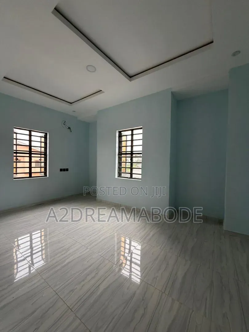 5bdrm Duplex in Magodo Phase 1 for sale