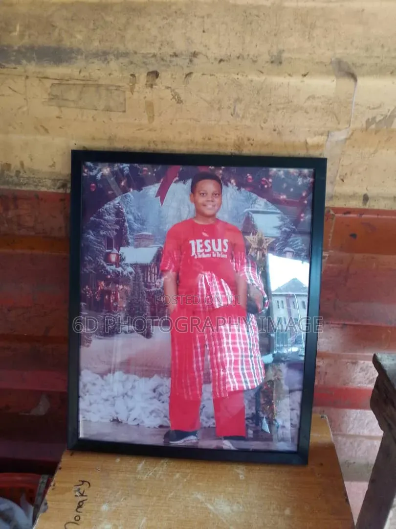 16 By 20 Inches Picture Frame With Acrylic Plastic Glass