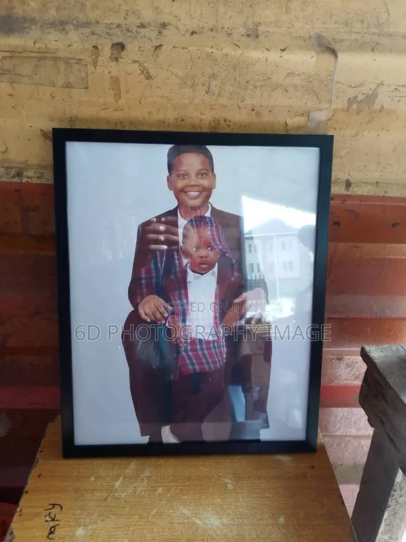16 By 20 Inches Picture Frame With Acrylic Plastic Glass