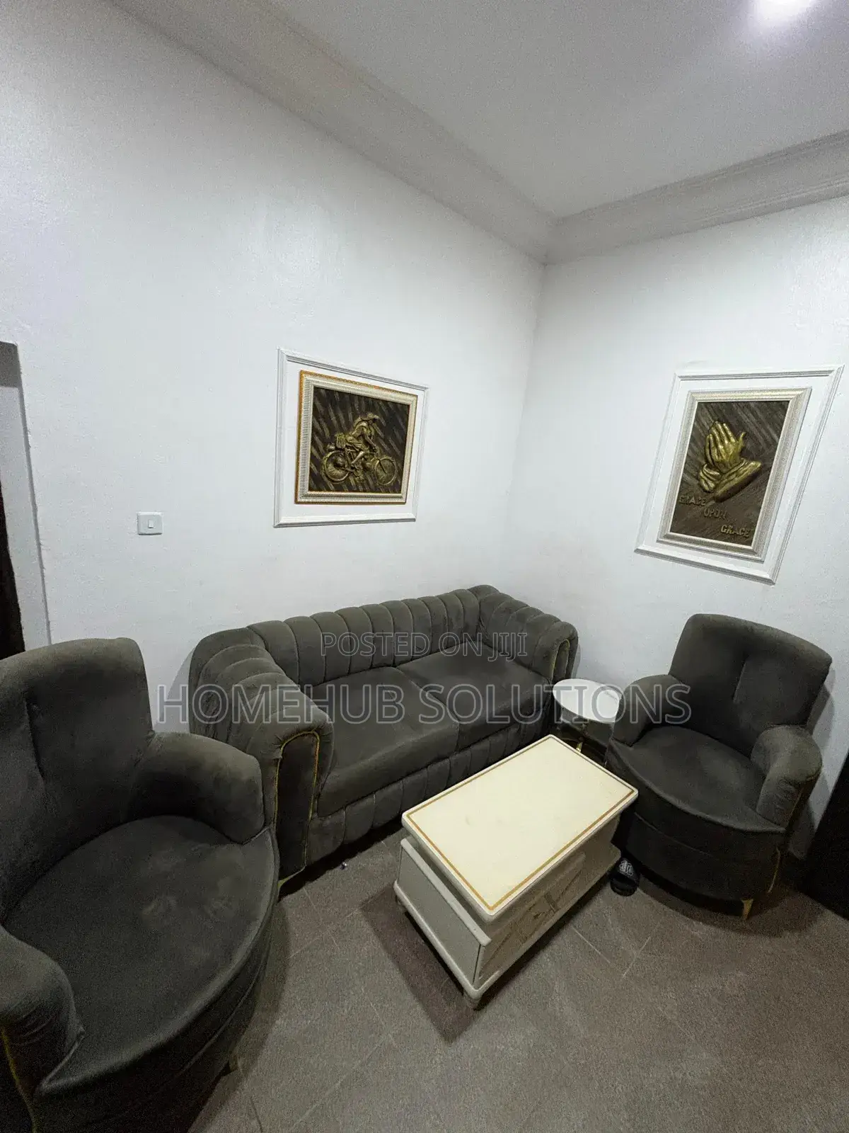 4 Seaters Sofa With Glass Top Center Table